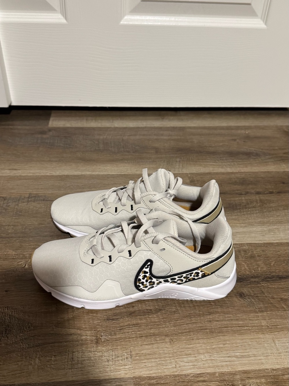 Nike Women’s Legend Essential Leopard